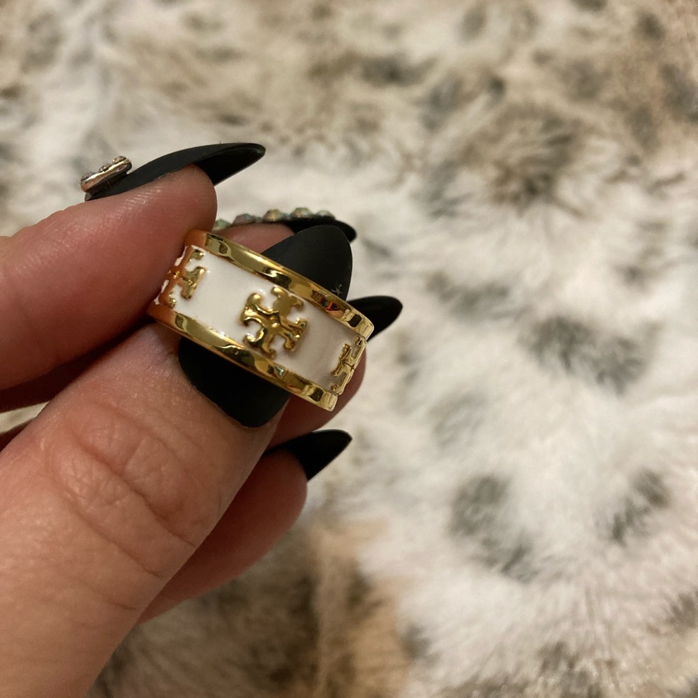 Size 7 Tory Burch Ring White & Gold Tone New - Picture 7 of 9